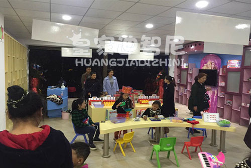 皇家迪智尼-縣城開玩具店