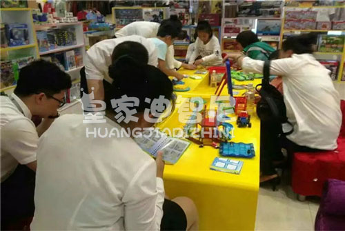 玩具擺放陳列不對導致寶寶斜看