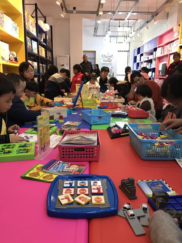 玩具加盟店 -開店經驗-皇家迪智尼兒童玩具店加盟官網