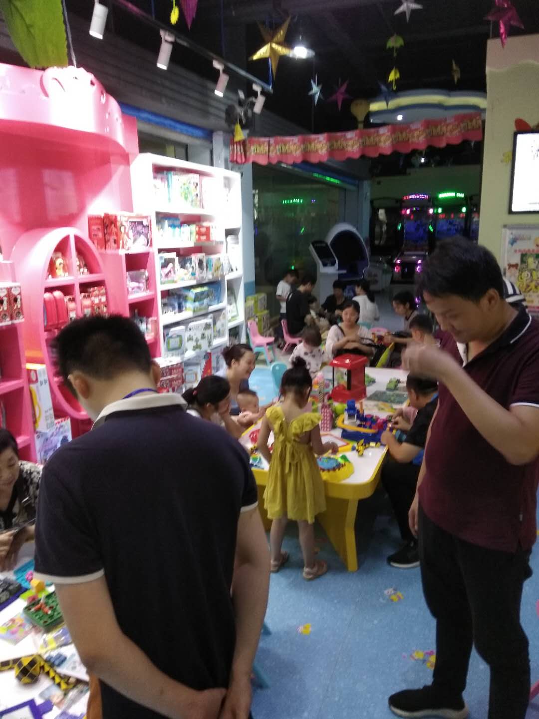 玩具店加盟經營對顧客有妙招