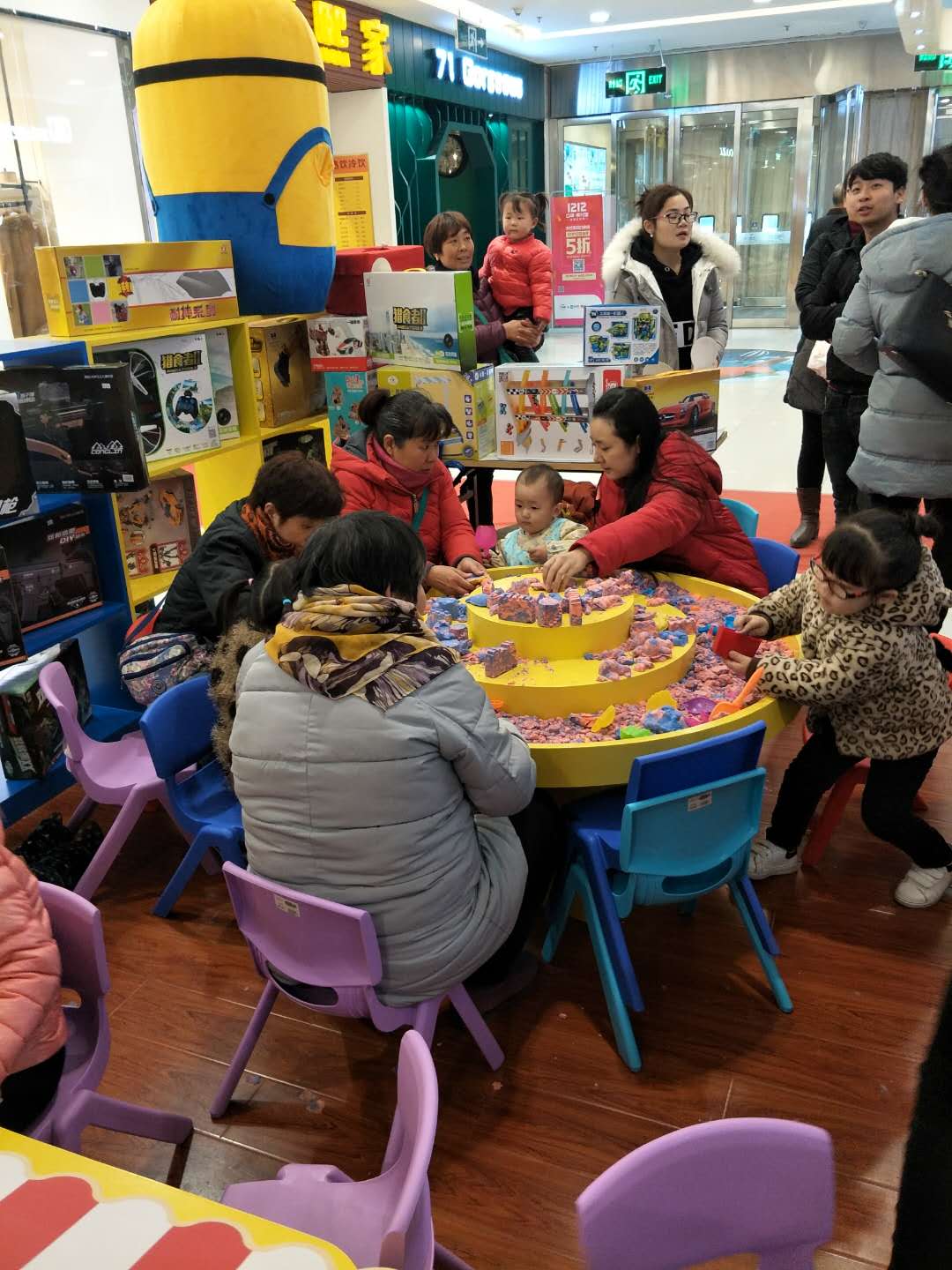 怎么發揮兒童玩具店員在促銷活動中的作用？