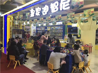 新手開玩具店要不要加盟？