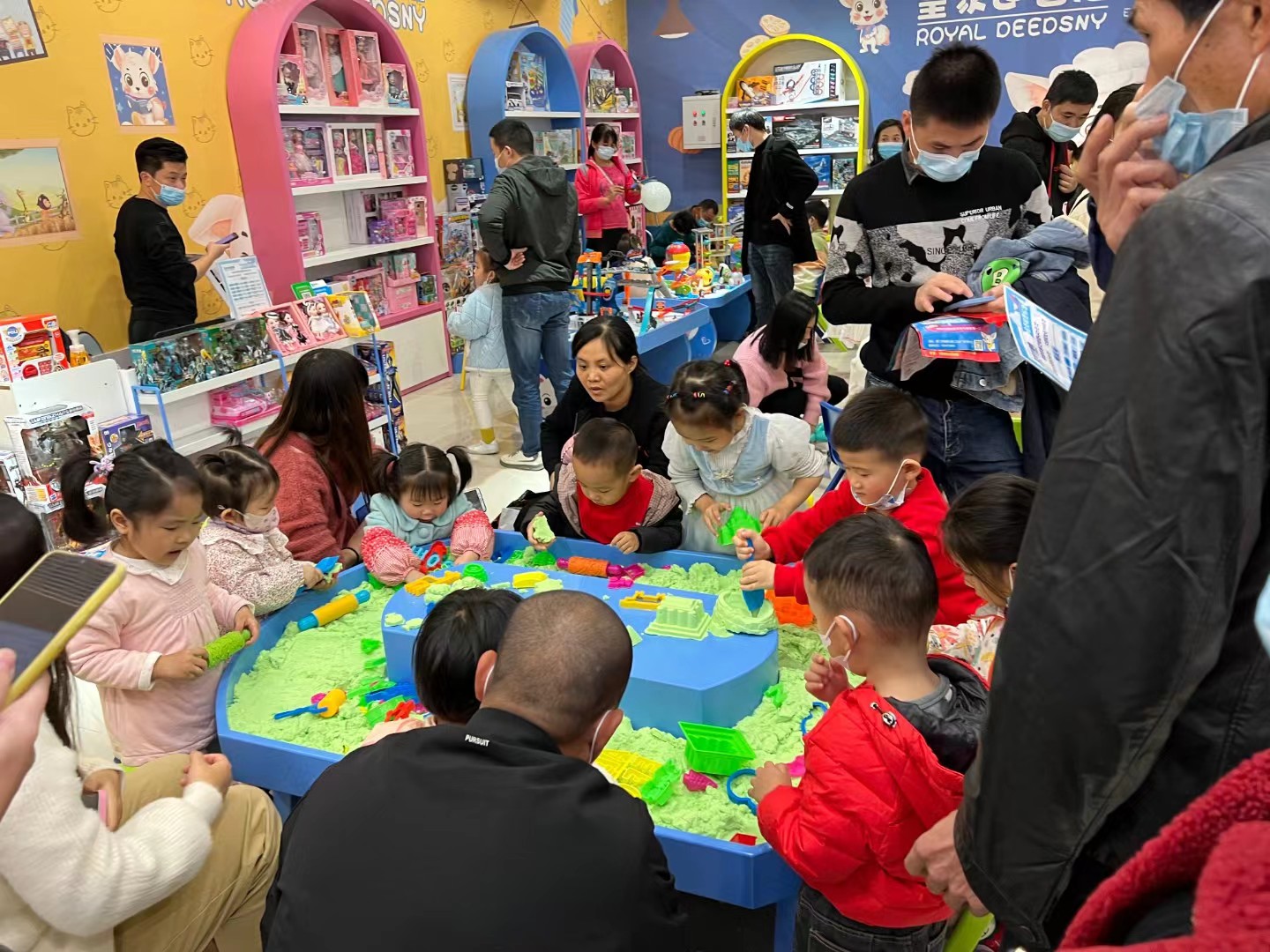 皇家迪智尼 I 益智玩具店實(shí)現(xiàn)人氣爆滿，需要從以下幾個(gè)方面入手！