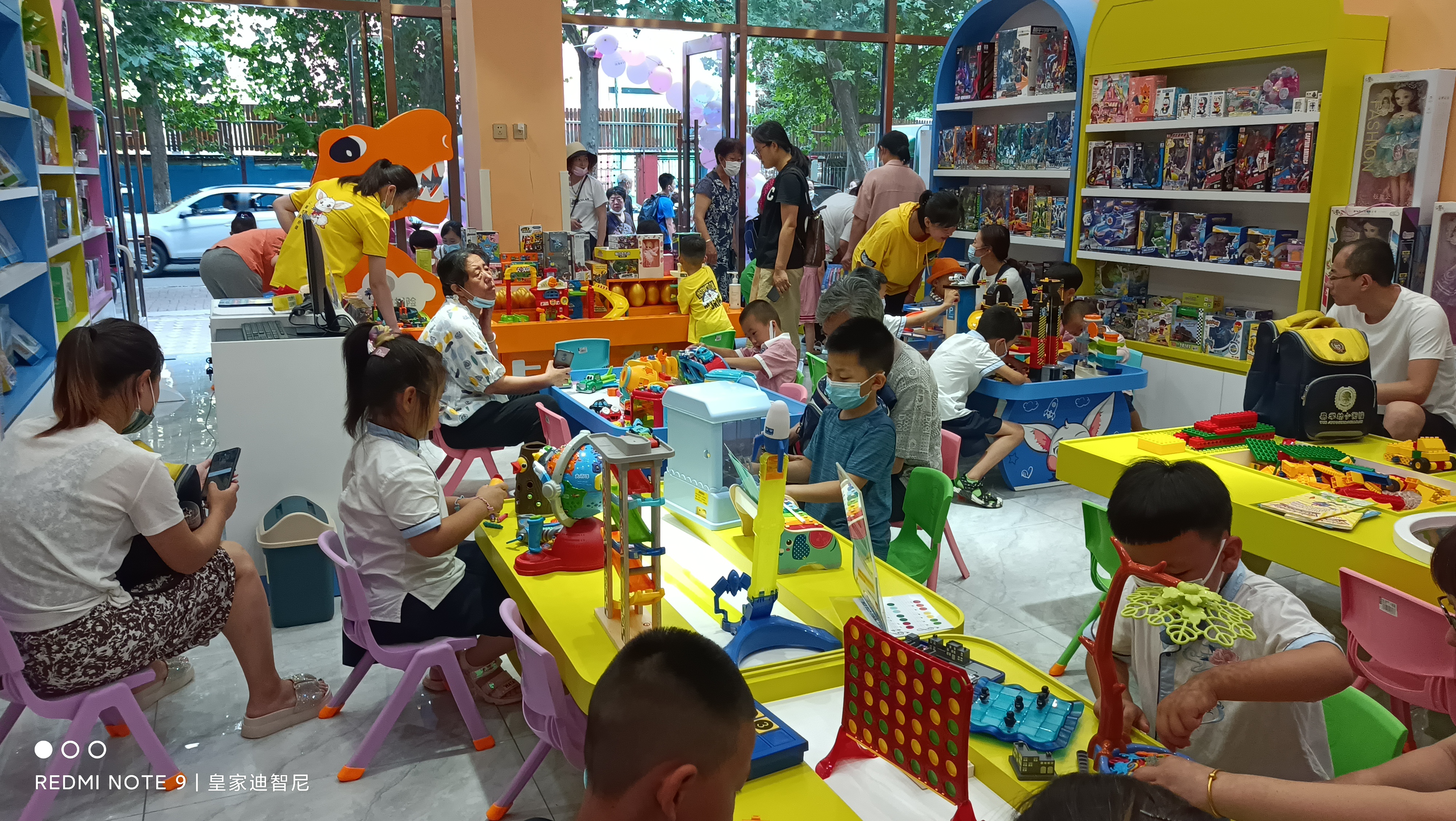 皇家迪智尼 I 孩子天生愛玩，卻是學校的學霸！