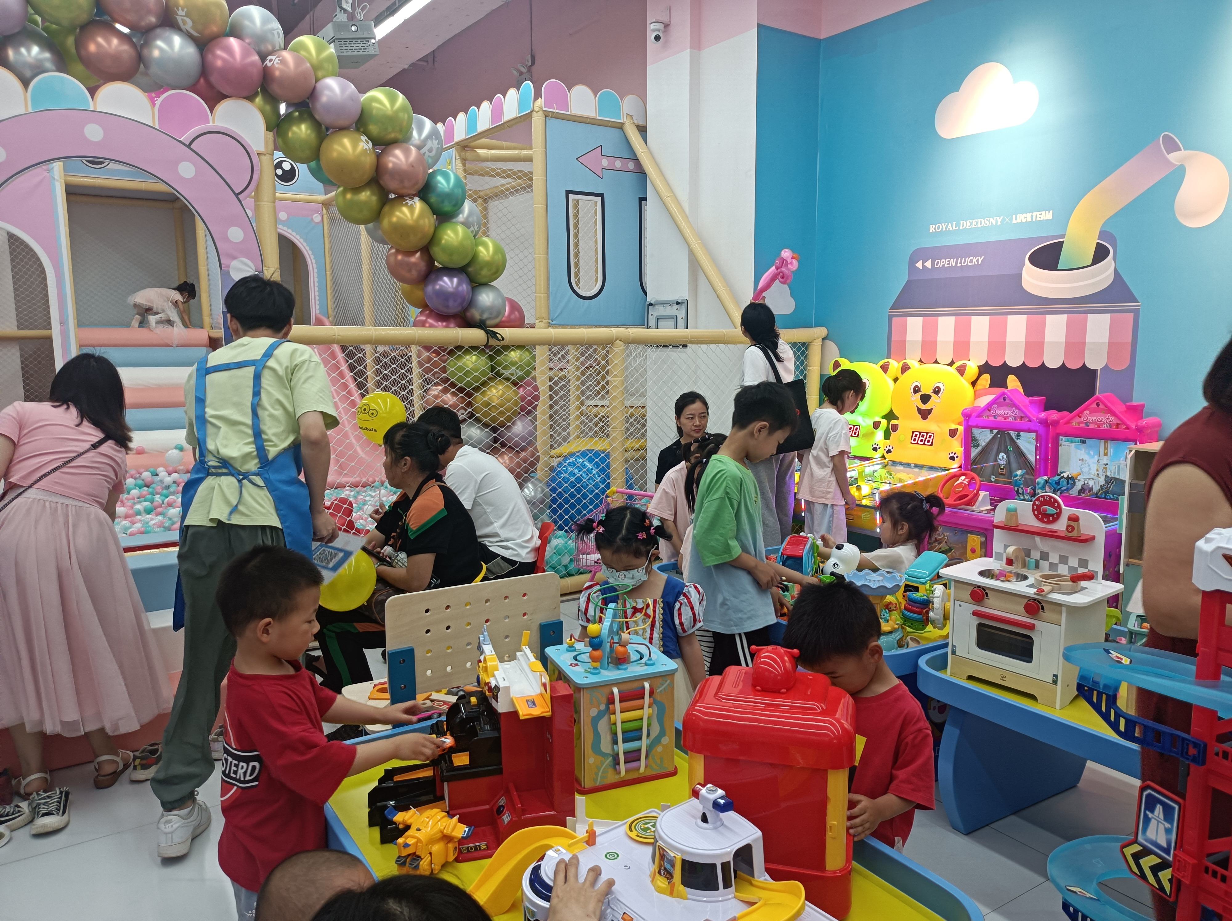 皇家迪智尼 I 益智玩具體驗館及純手工DIY店區別在哪里！