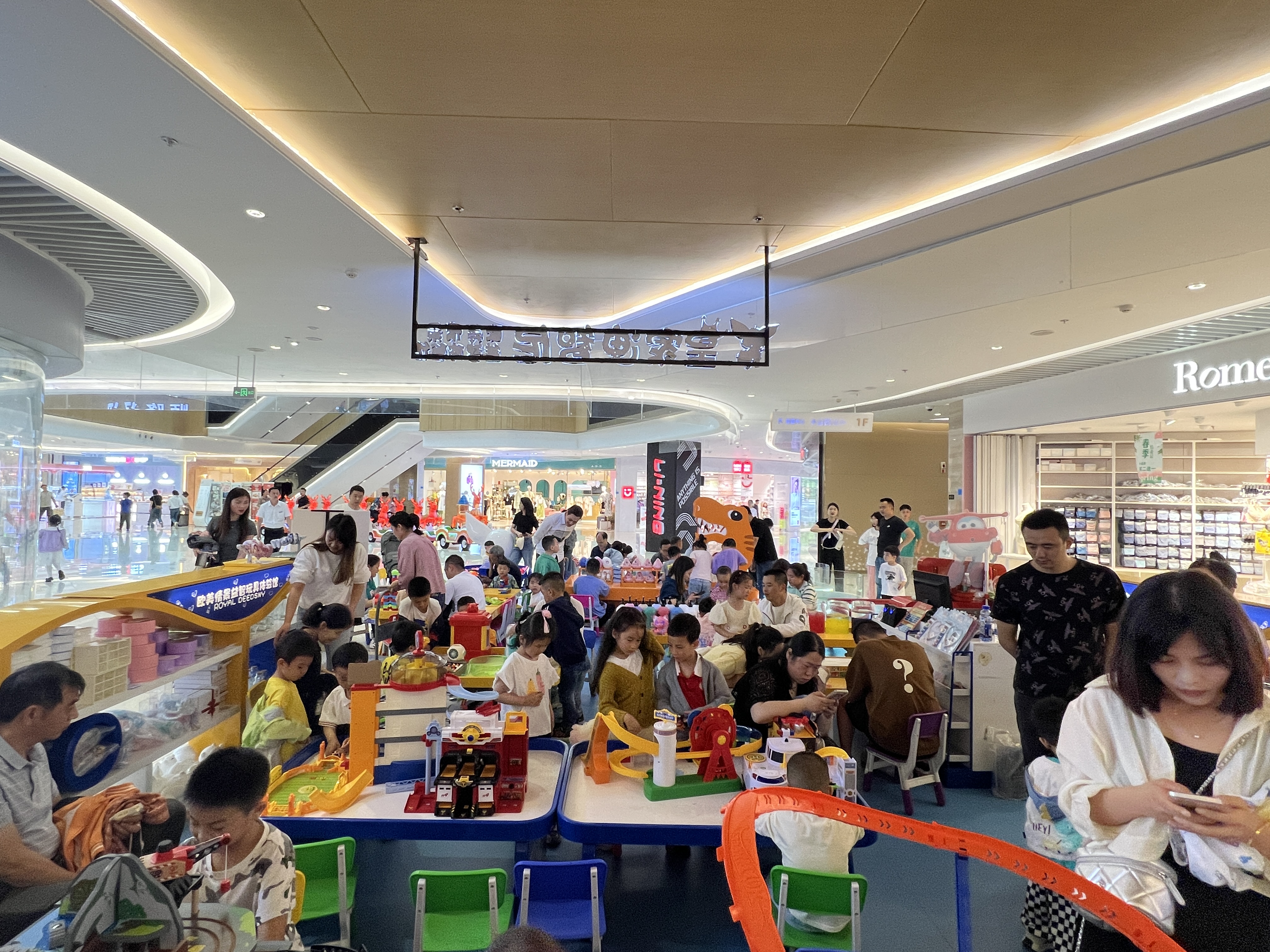 皇家迪智尼 I 寶媽帶娃創(chuàng)業(yè)，如何做到兩不誤，讓自己的人生更幸福！