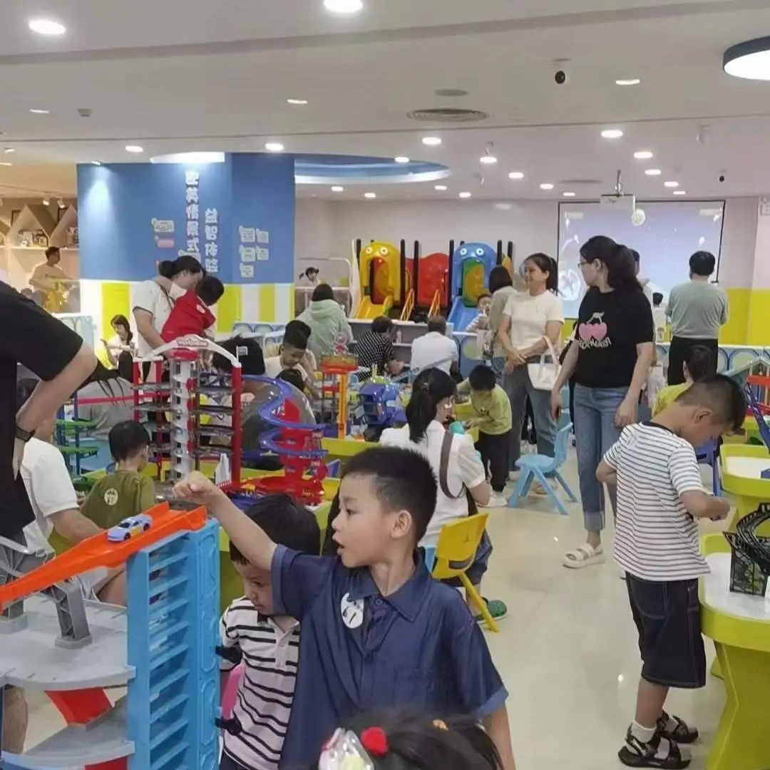 皇家迪智尼 I 實(shí)體店空窗期情況下，老板們?cè)撟鳇c(diǎn)啥呢？