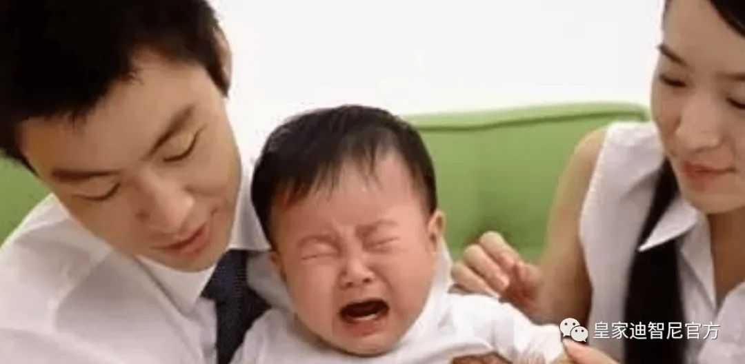 皇家迪智尼 I 孩子大半夜哭鬧，常見的幾個癥狀！！！