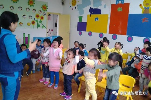 皇家迪智尼 I 孩子在幼兒園社交被排斥，教會他這樣回答，受益終生！！